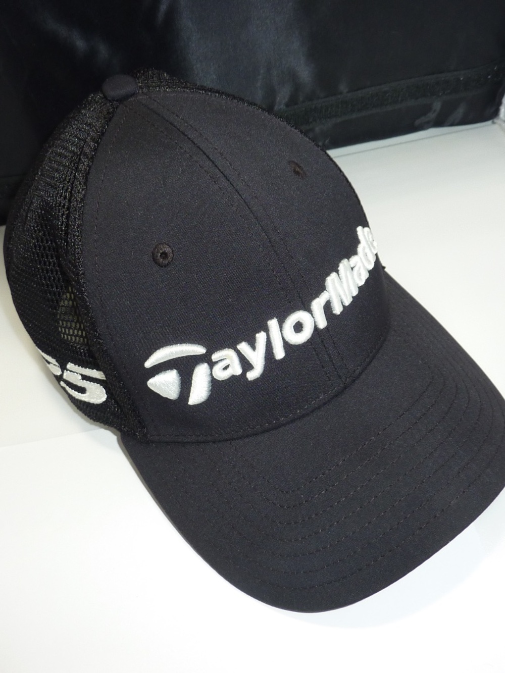 TaylorMade SIM2 TP5Men's Black White Fitted Golf Hat Size S/M Mesh Cap